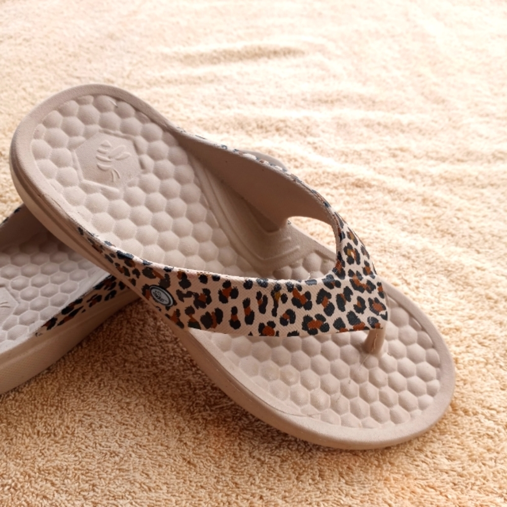 NWOT Joybees Animal Print Sandals - Picture 5 of 12